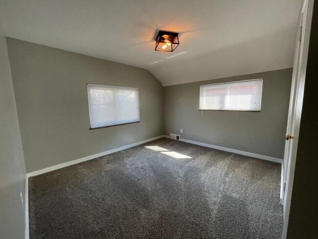 Building Photo - Comfortable 3-Bedroom Home with Private Backyard in Pittsburgh!