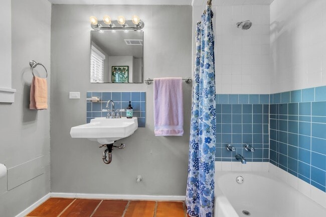 Building Photo - 2608 Hopkins St