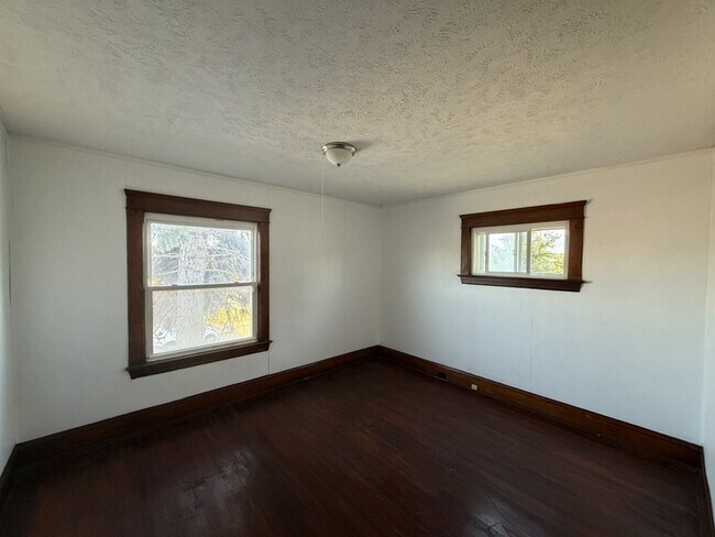 Building Photo - 2958 E 71st St