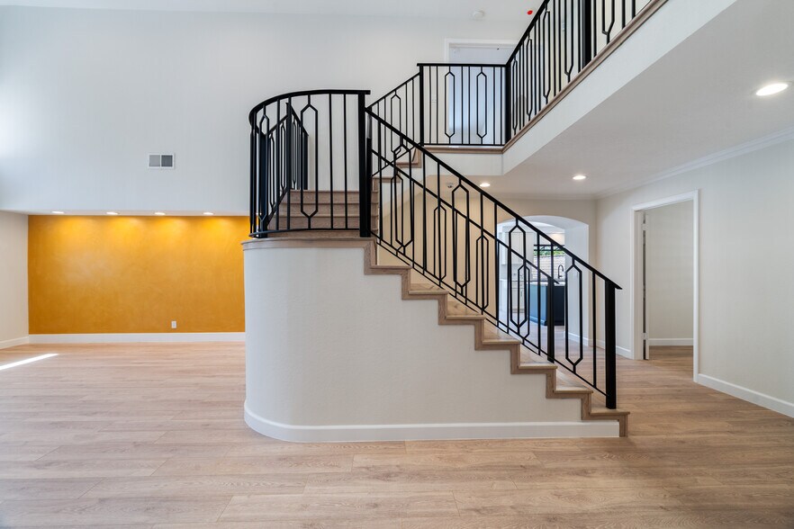 Building Photo - 6143 Lake Lindero Dr