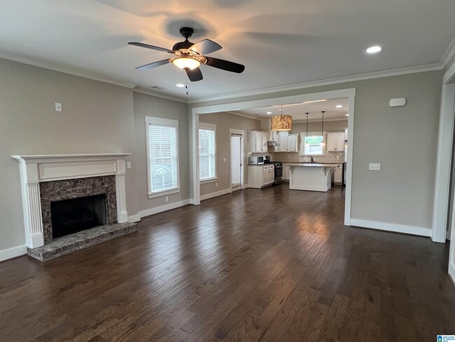Building Photo - 5849 Longview Ln