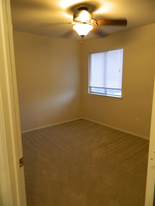 Building Photo - Available NOW!!!! Beautiful 3 bedroom, 2.5...