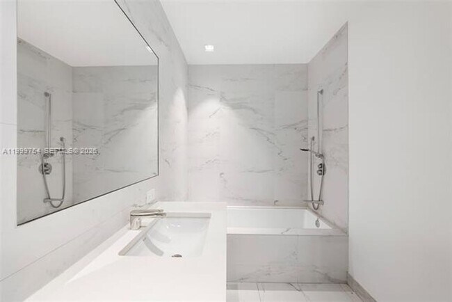 Building Photo - 1000 Biscayne Blvd