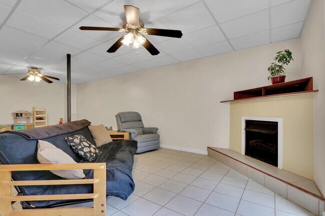 Building Photo - 601 Blackburn Dr