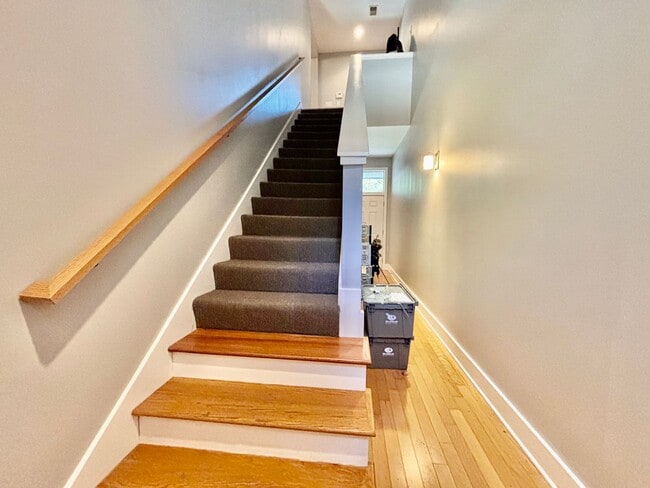 Building Photo - Rainbow Townhomes