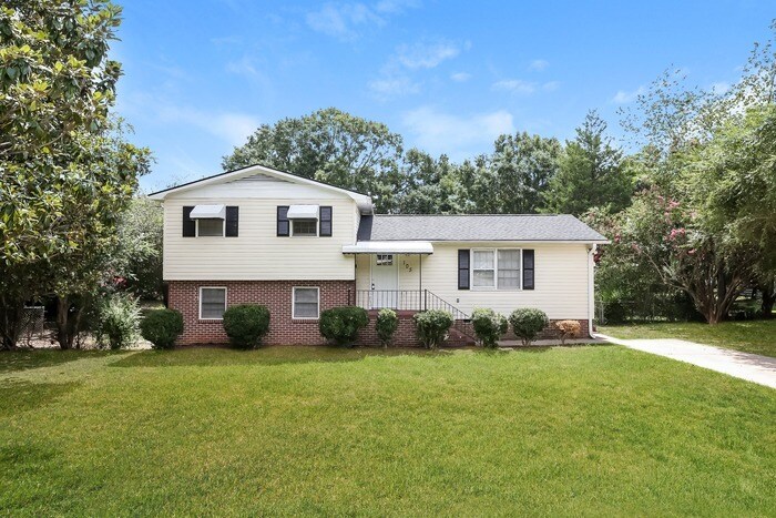Primary Photo - 105 Holland Ct