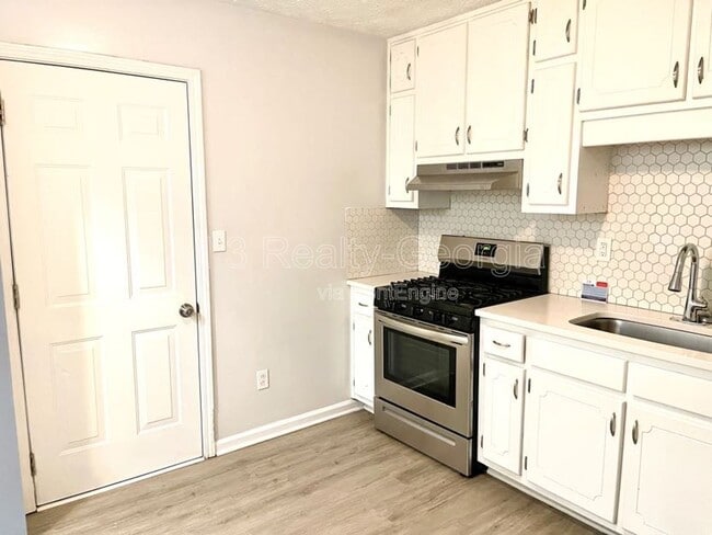 Building Photo - 86 Church St