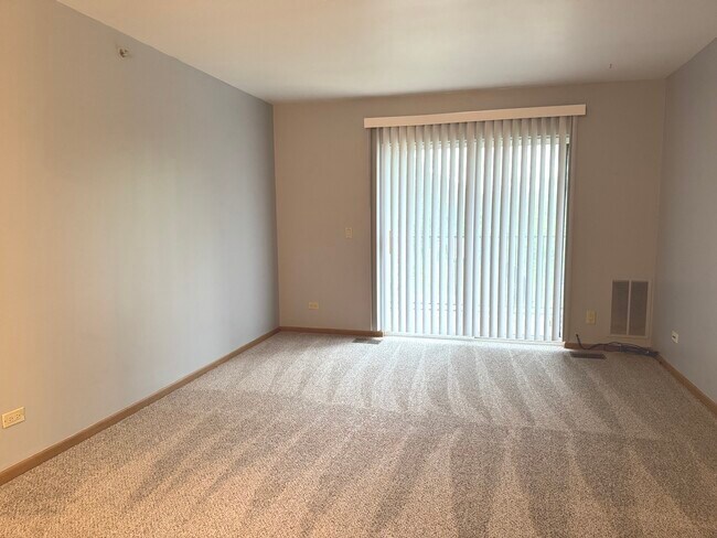 Building Photo - 727 Elm Ln