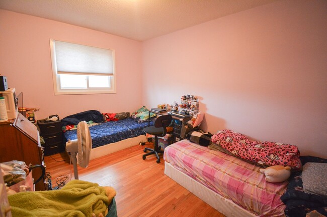 Building Photo - 3bed 2bath Available For Rent in Easy Access Area!