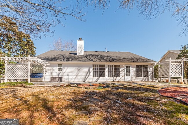 Building Photo - 5755 Lakeview Cir