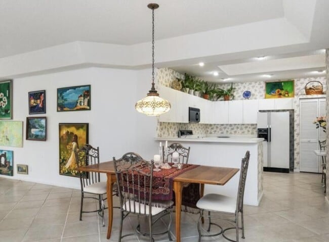 Building Photo - 8351 Sunmeadow Ln