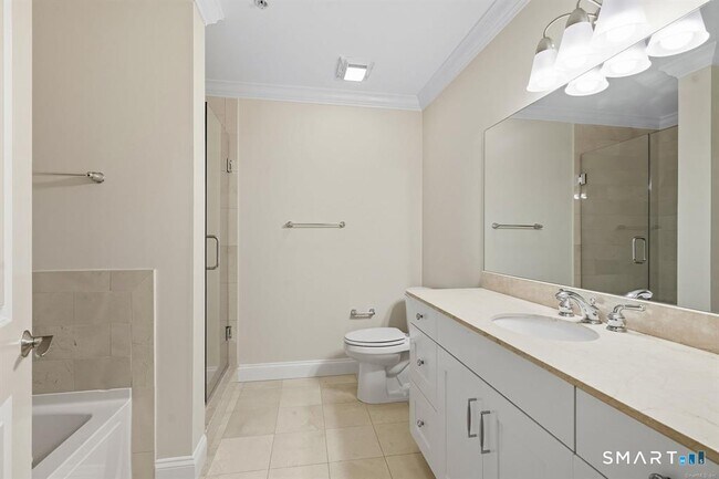 Building Photo - 142 East Ave