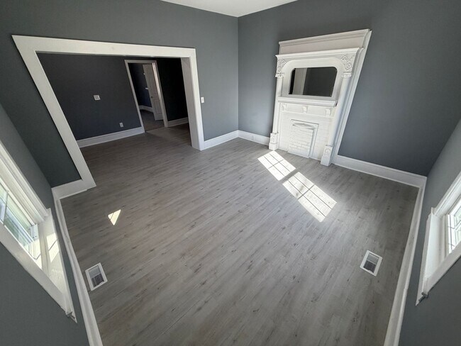 Building Photo - Amazing 7 Bedroom 2 bathroom updated home for rent in Burlington, NC