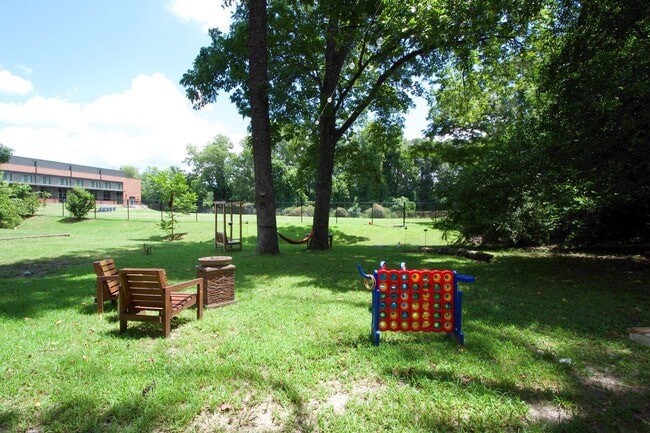 Building Photo - Charming 2-Bedroom Duplex in Prime Auburn ...