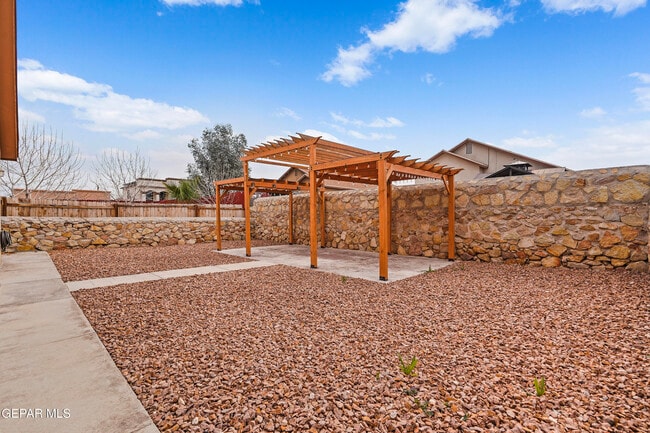 Building Photo - 14696 Jesus Almeida