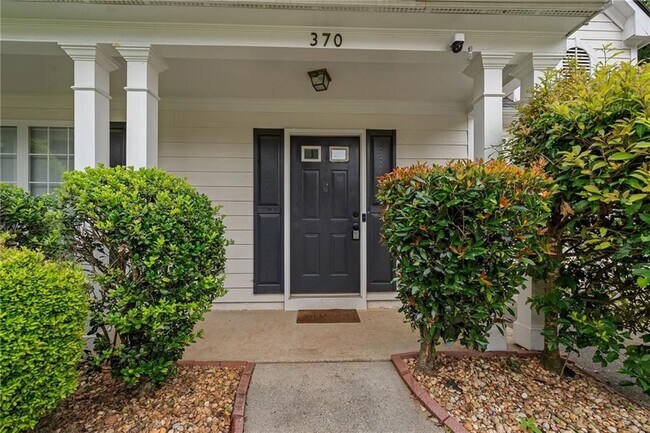 Building Photo - 370 Manor Glen Dr