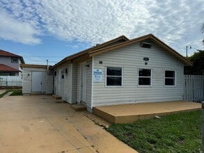 Building Photo - 611 53rd St