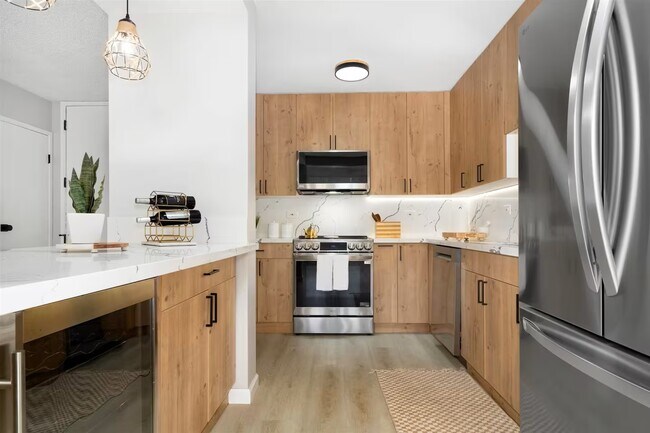 Building Photo - 531 Hahaione St