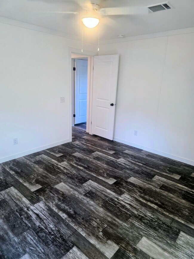 Building Photo - New 3 bedroom 2 Bathroom Home