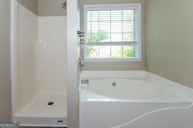 Building Photo - 121 Aristocratic Way