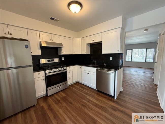 Building Photo - 123 Aspen Dr