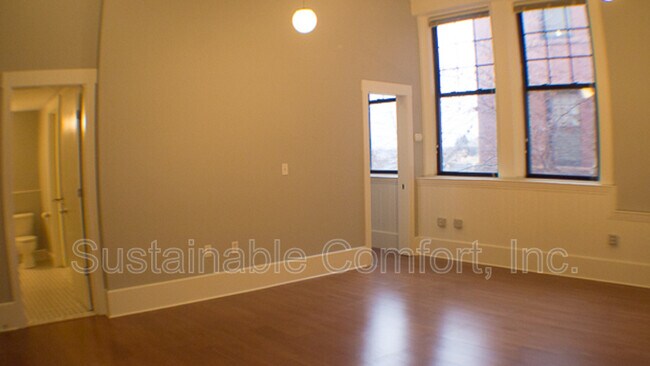 Building Photo - 28 Adams St