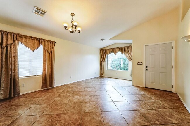Building Photo - Spacious 4BR House in Tucson