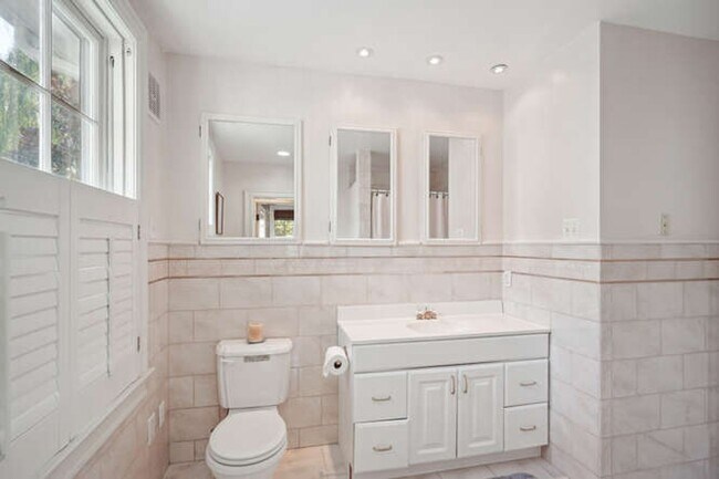 Building Photo - Cleveland Park 5 Bedroom, 3.5 Bath