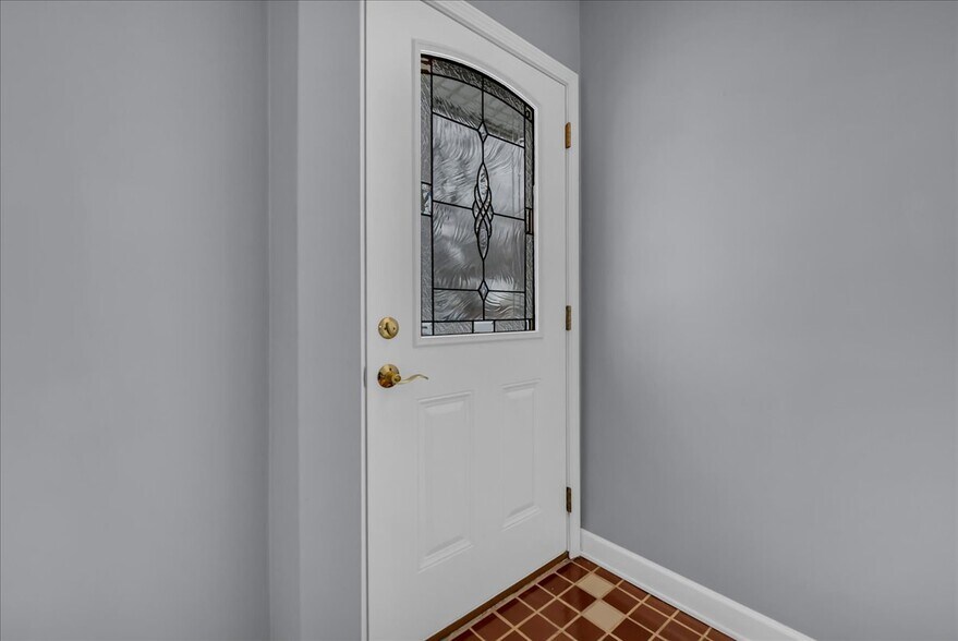 Building Photo - 2299 W Lincoln St