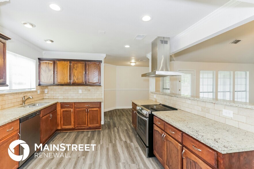 Building Photo - 2401 Cypress Dr