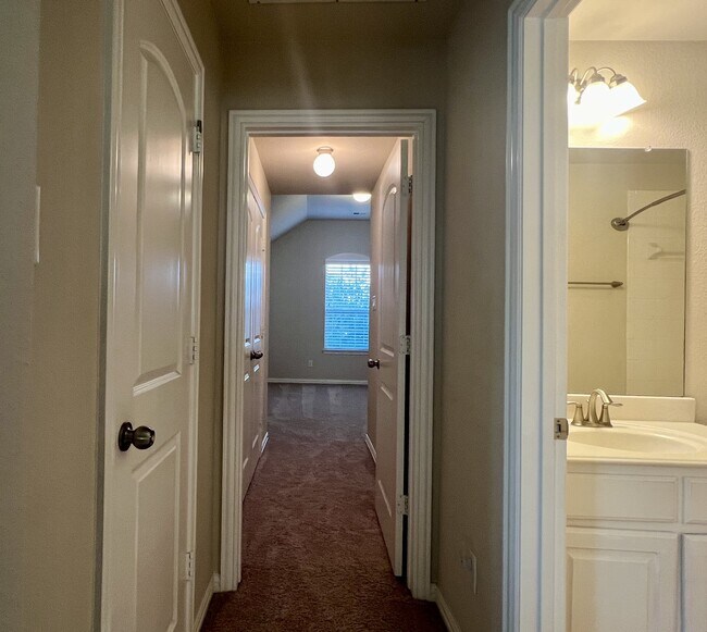 Building Photo - 2104 Indigo Dr
