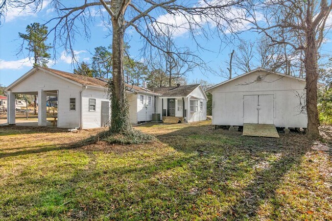 Building Photo - 185 Weiss Bluff Rd