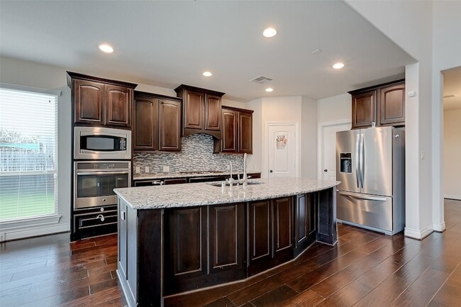Building Photo - 4006 Misty Waters Ln