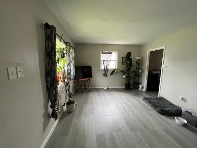 Building Photo - A newly remodeled 2-bedroom, 1-bathroom ranch home with central air and gas heat in a fantastic l...