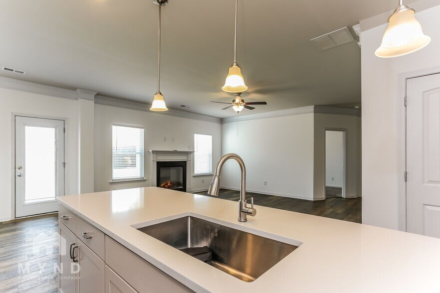 Building Photo - 1582 Ribbon Mill Ln