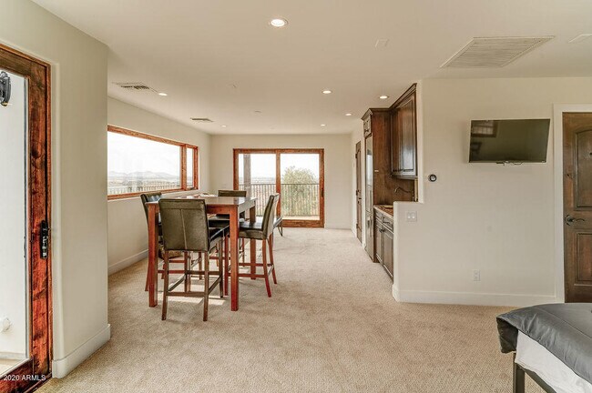 Building Photo - 301 E Jomax Rd