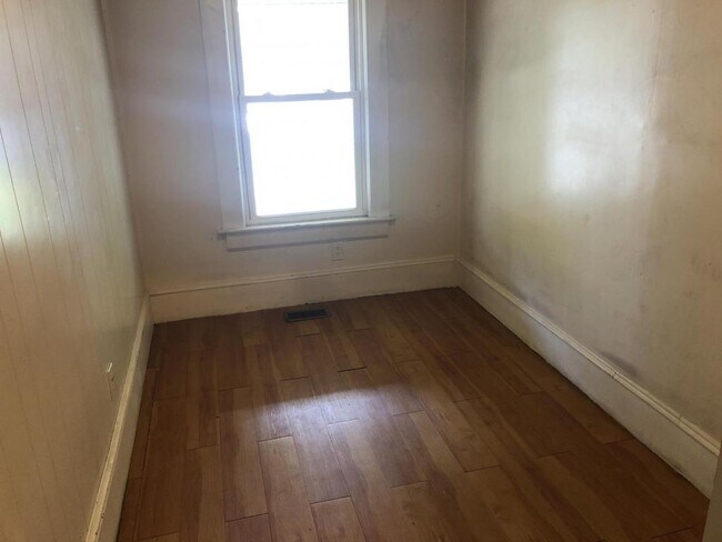 Building Photo - 1109-B Alma St