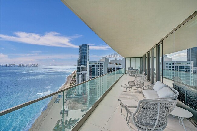 Building Photo - 18975 Collins Ave