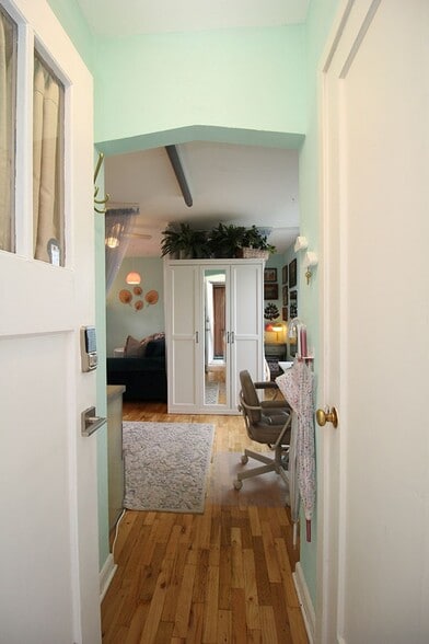 Building Photo - 1215 NE 70th Ave