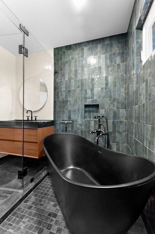 Building Photo - 774 Creekside Dr