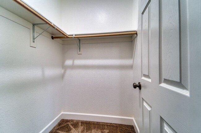 Building Photo - Like new home in Olivehurst