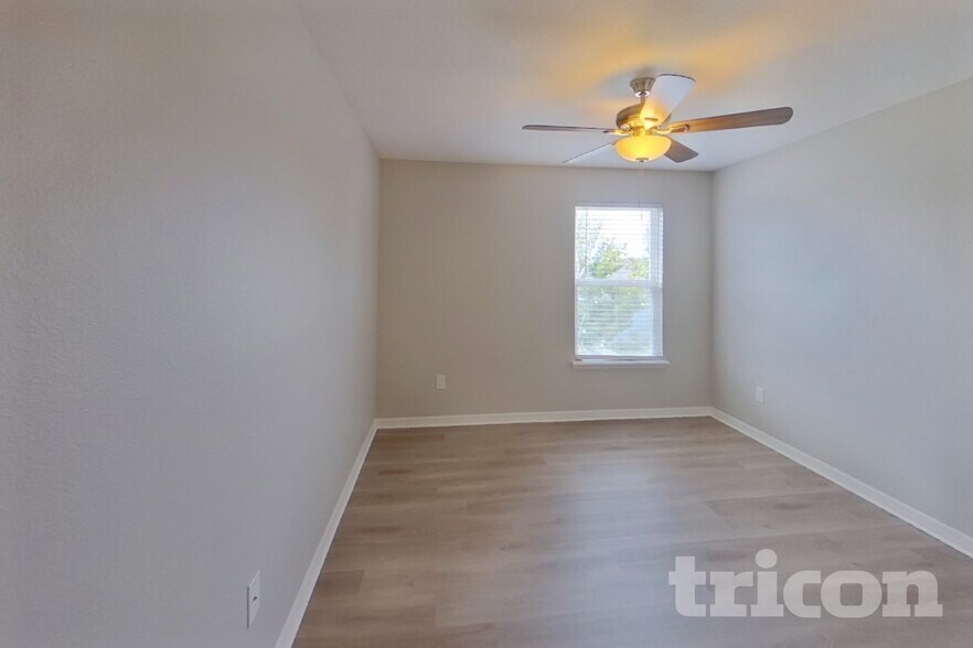 Building Photo - 12317 Fairlawn Dr