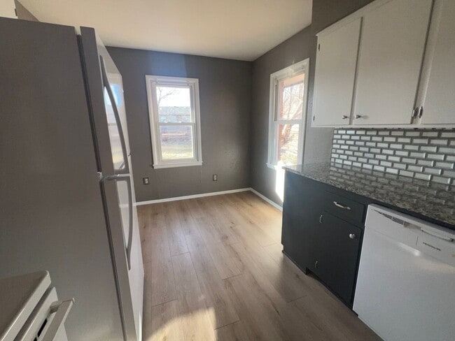 Building Photo - 1204 NW Carroll- AVAILABLE NOW!!