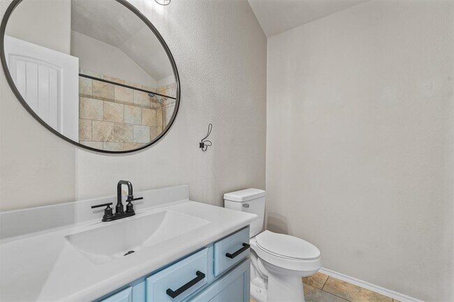 Building Photo - 220 Chickadee Ln