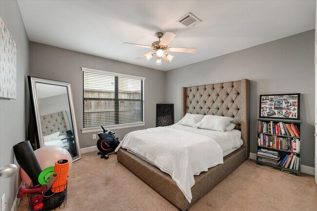 Building Photo - 650 Westcross St