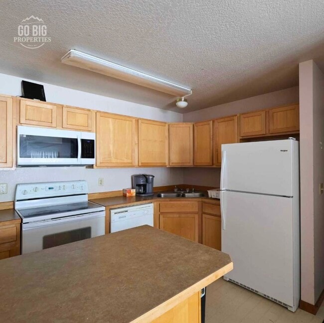 Building Photo - Cedar Creek Condo Available Soon!