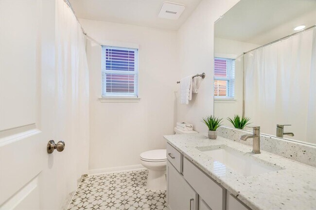 Building Photo - 737 Leeward Pass