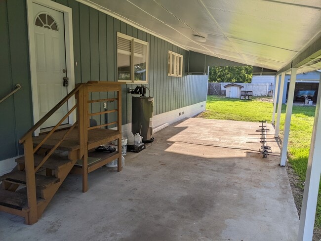 Building Photo - 367 Beehive Dr
