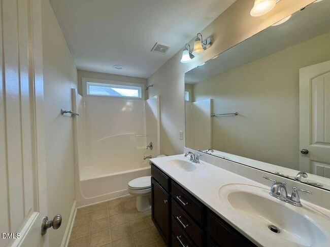 Building Photo - 4008 Vallonia Dr