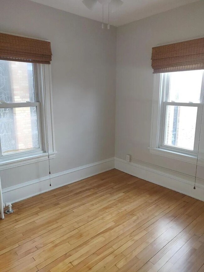 Building Photo - 1907 11th Ave S